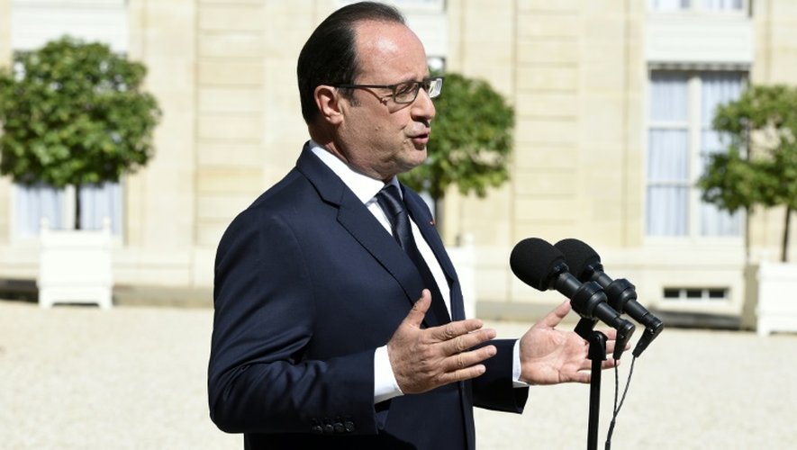François Hollande à la sortie du conseil restreint sur la Grèce le 29 juin 2015 à l'Elysée à Paris