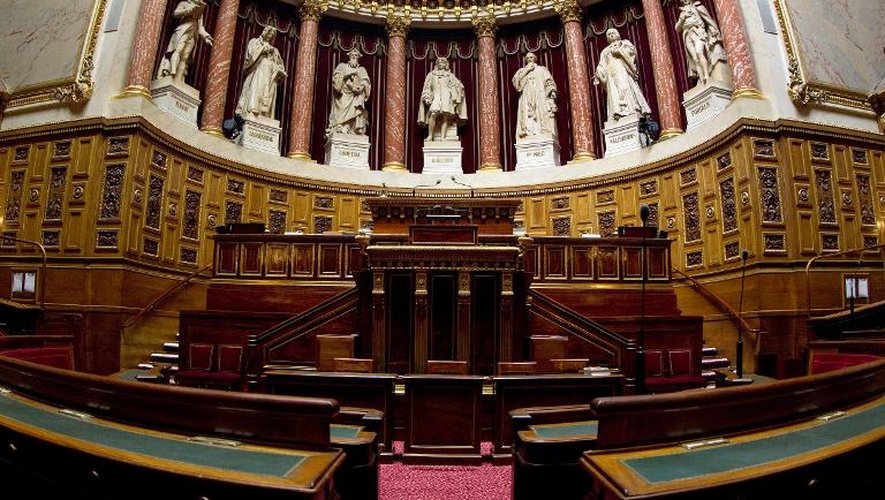 Le pupitre du président du Sénat au Palais du Luxembourg, à Paris