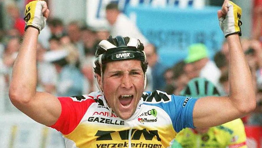 Le Néerlandais Jeroen Blijlevens lors d'une victoire d'étape au Tour de France, le 6 juillet 1998 à Dunkerque