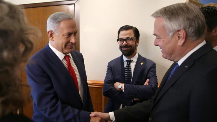 Le chef de la diplomatie française Jean-Marc Ayrault reçu le 15 mai 2016 par le Premier ministre israélien Benjamin Netanyahu à Jérusalem