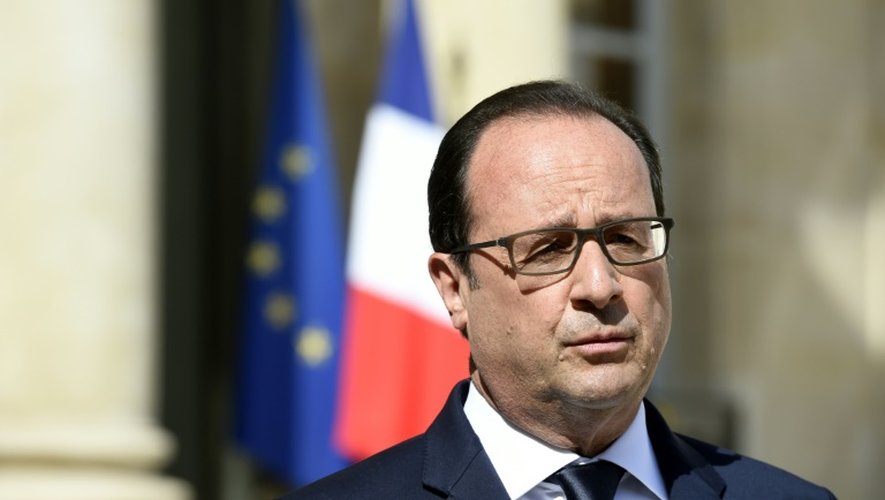 François Hollande à la sortie du conseil restreint sur la Grèce le 29 juin 2015 à l'Elysée à Paris