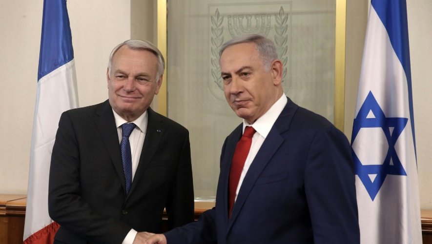 Le chef de la diplomatie française Jean-Marc Ayrault reçu le 15 mai 2016 par le Premier ministre israélien Benjamin Netanyahu à Jérusalem