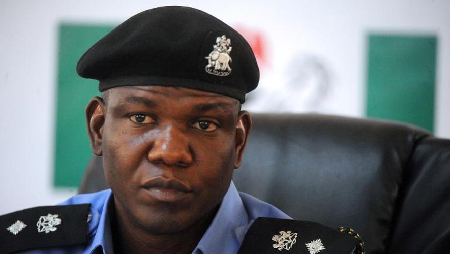Le porte-parole de la police, Frank Mba, lors d'un point presse, le 9 mai 2014 à Abuja