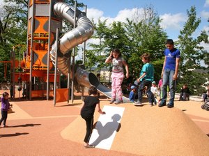 Rodez: la nouvelle aire de jeux fait le bonheur des enfants