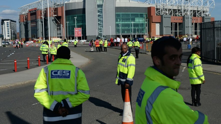 Le stade d'Old Trafford évacué après la découverte d'un colis suspect, le 15 mai 2016