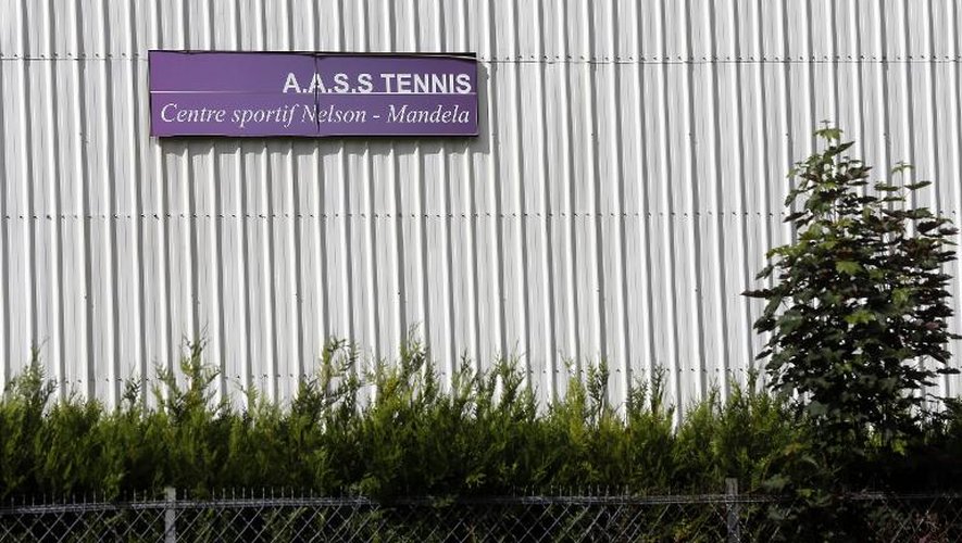 Photo prise le 7 mai 2014 d'un centre sportif à Sarcelles où un entraîneur de tennis est soupçonné d'avoir violé des élèves mineures