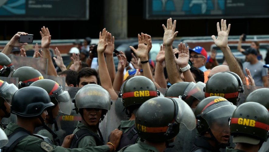 Des opposants au président Maduro dans les rues de Caracas, le 11 mai 2016