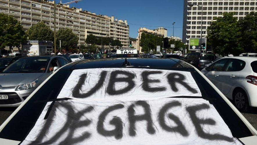 Manifestation de taxis contre Uber et UberPop, le 25 juin 2015 à Marseille