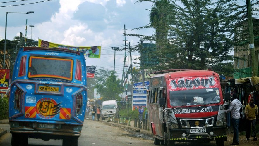 Des bus customisés à Nairobi le 14 avril 2016