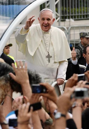 Le pape François arrive au palais épiscopal de Rio de Janeiro, le 26 juillet 2013