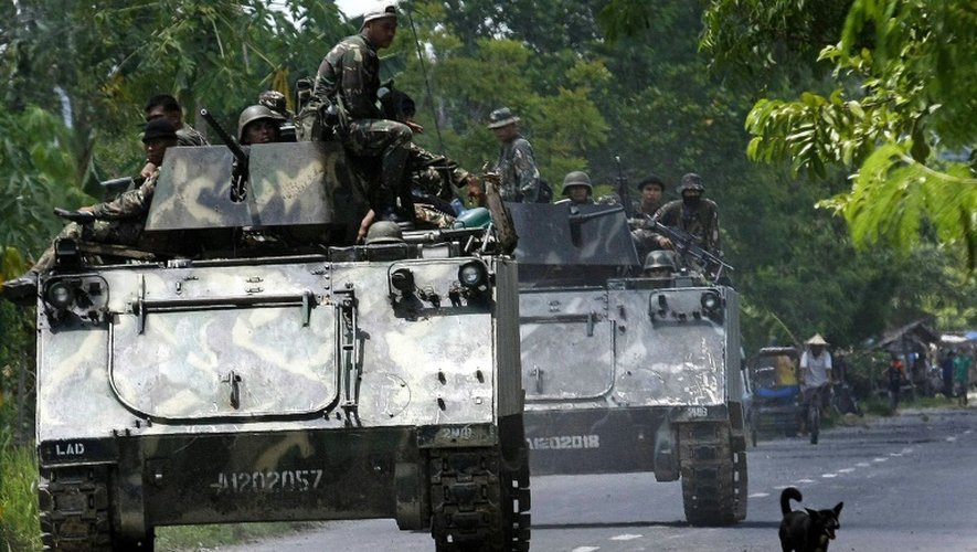 L'armée philippine le 26 mai 2009 lors d'une opération contre des séparatistes à Datu Piang
