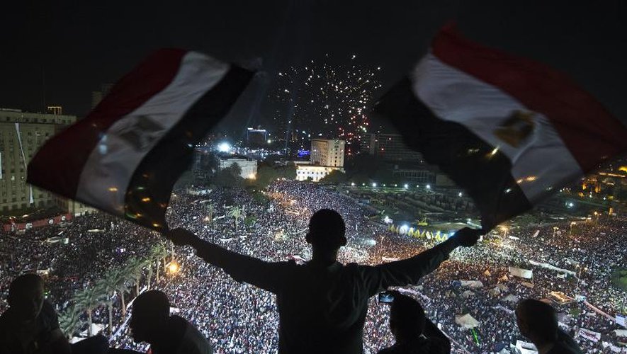 Des partisans du général Abdel Fattah al-Sissi rassemblés place Tahrir au Caire le 26 juillet 2013 au soir