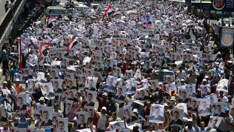 Des partisans du président déchu Mohamed Morsi manifestent au Caire le 26 juillet 2013