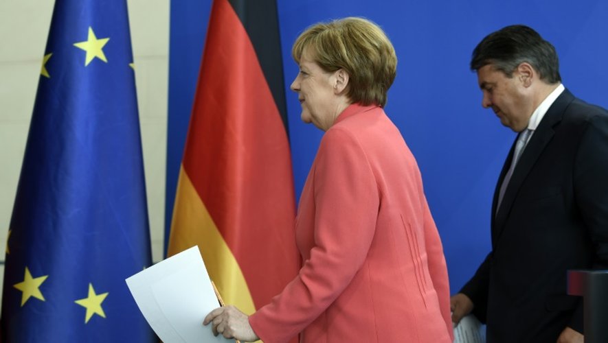 La chancelière Angela Merkel et son ministre de l'Economie Sigmar Gabriel à l'issue d'une conférence de presse le 29 juin 2015 à Bruxelles