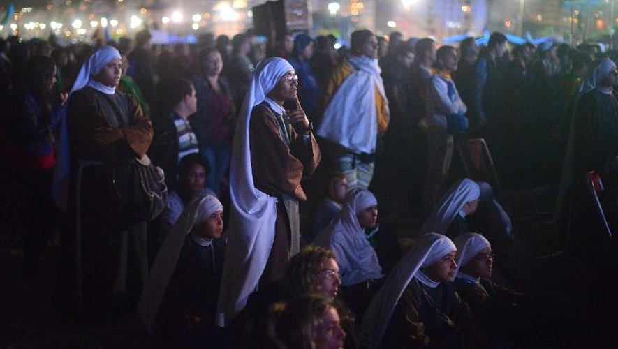 La foule des fidèles le 26 juillet 2013 sur la place de Copacabana lors de la commémoration du chemin de croix