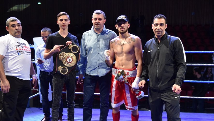 Les organisateurs du gala, Dominique Ferrand et Mohamed El Yaakoubi, ici autour du champion Artem Haroyan sur le ring, ont réussi leur pari.
