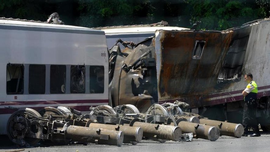 Les décombres du train le 26 juillet 2013 à Saint-Jacques de Compostelle