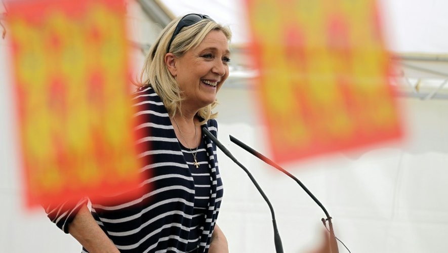 Marine Le Pen le 21 juin 2015 à  Vieux-Fume dans le nord ouest de la France