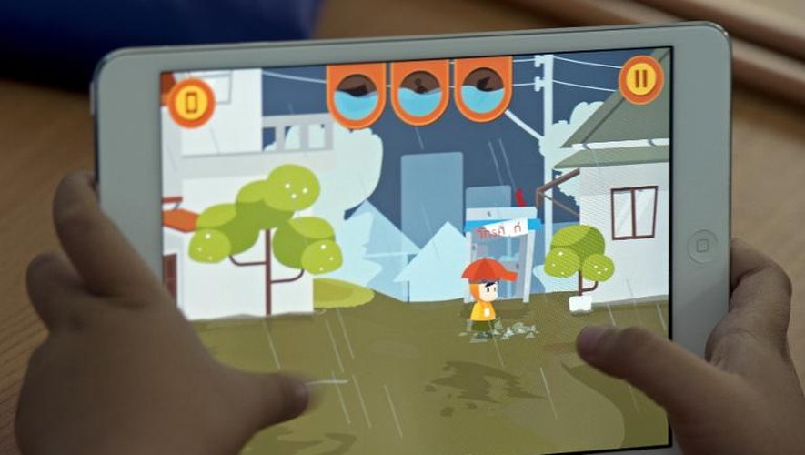 Les eaux montent. Pour survivre, le petit héros virtuel d'un nouveau jeu video éducatif en Thaïlande "Flood fighter" doit se battre contre les éléments, échapper aux crocodiles et à la noyade; photo prise le 13 mars 2014