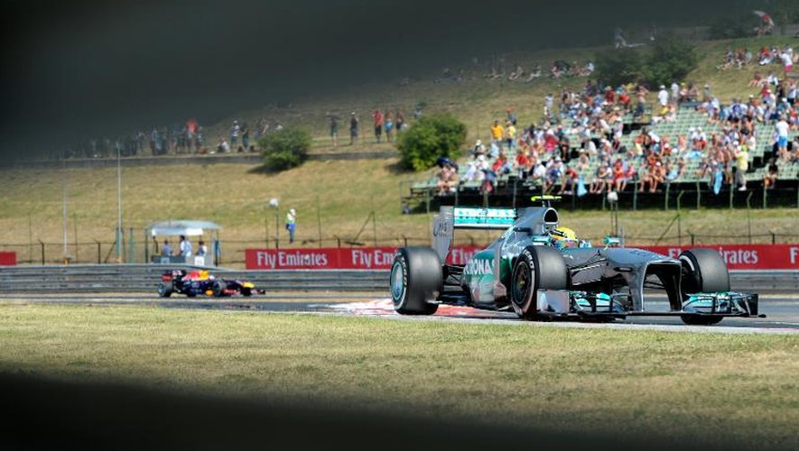 Le pilote britannique de Mercedes Lewis Hamilton lors des essais du Grand Prix de Hongrie, à Budapest le 27 juillet 2013
