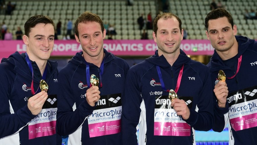 Les Français William Meynard, Fabien Gilot, Clément Mignon et Florent Manaudou, médaillés d'or sur 4x100 m à l'Euro, le 16 mai 2016 à Londres