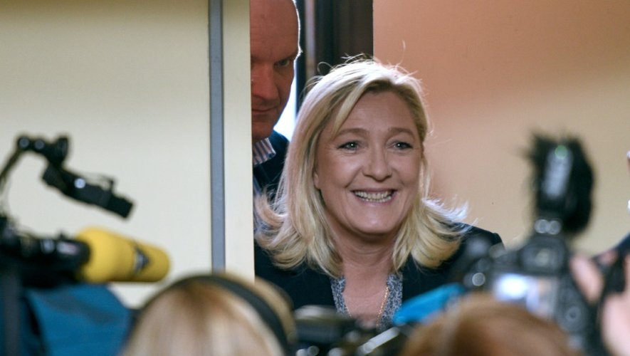 Marine Le Pen arrive à une conférence de presse à Arras,l e 30 juin 2015