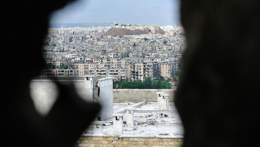 La citadelle d'Alep vue depuis le poste d'un sniper dans le quartier d'Izaa, le 11 mai 2013