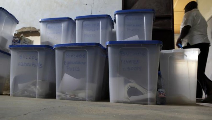 Les urnes  rassemblées  le 27 juillet 2013 dans un bureau électoral à Kidal