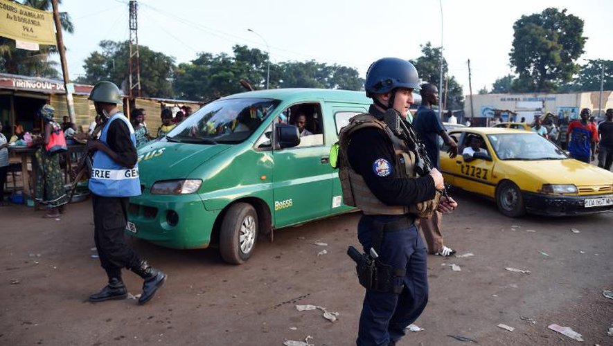 Des soldats de la force Sangaris patrouillent à Bangui, le 29 avril 2014