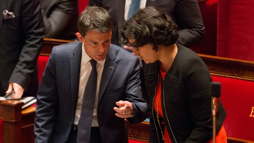 Manuel Valls et Myriam el-Khomri lors de l'adoption en première lecture du projet de loi travail le 12 mai 2016 à l'Assemblée nationale à Paris