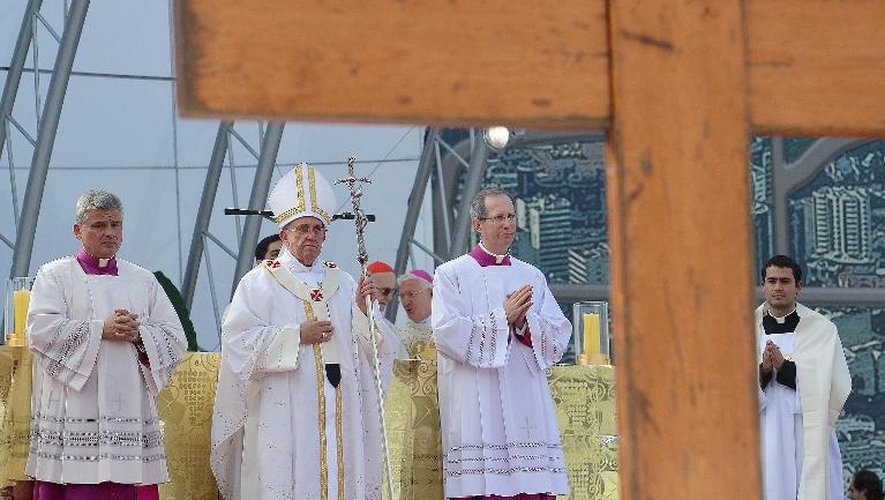 Le pape célèbre la messe de clôture des JMJ le 28 juillet 2013 sur la plage de Copacabana à Rio