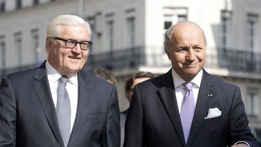 Le ministre allemand des Affaires étrangères Frank-Walter Steinmeier (g) et son homologue français Laurent Fabius le 14 mai 2014 à Paris