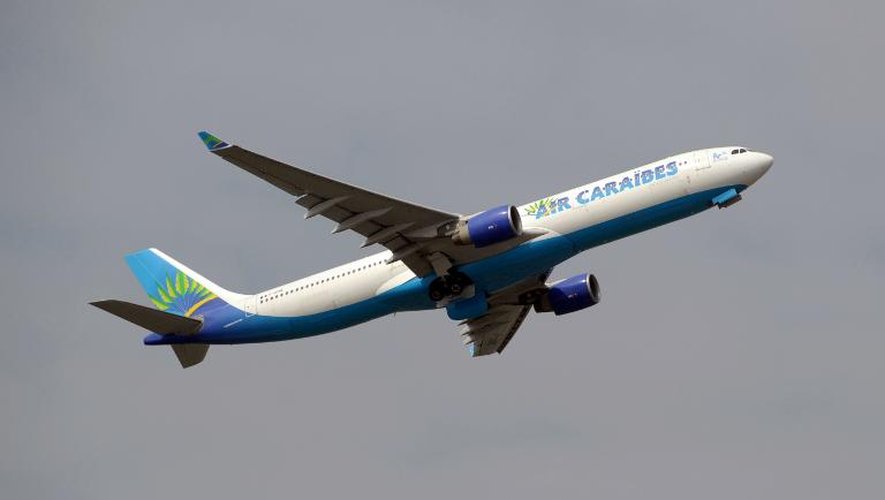 Un Airbus A330-300 de la compagnie Air Caraïbes décolle de l'aéroport de Paris-Orly le 26 mars 2013