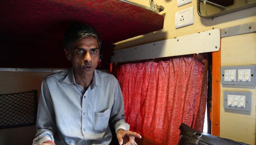 "Ici il n'y a pas d'infrastructures, pas d'électricité, de mauvaises routes et des taux d'intérêt élevés" se plaint l'homme d'affaires Mukul Mittal, un soutien déterminé de Modi, le 7 mai 2014, à bord du train New Delhi-Calcutta