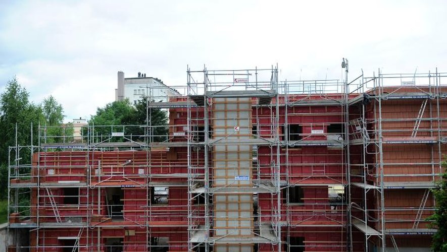 Un immeuble labellisé "éco-construction" en cours d'édification à Saint-Dié-des-Vosges, le 5 juillet 2013