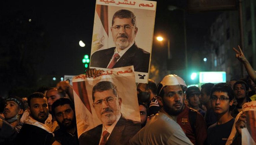 Le portrait de Morsi brandi par ses partisans le 30 juillet 2013 au Caire