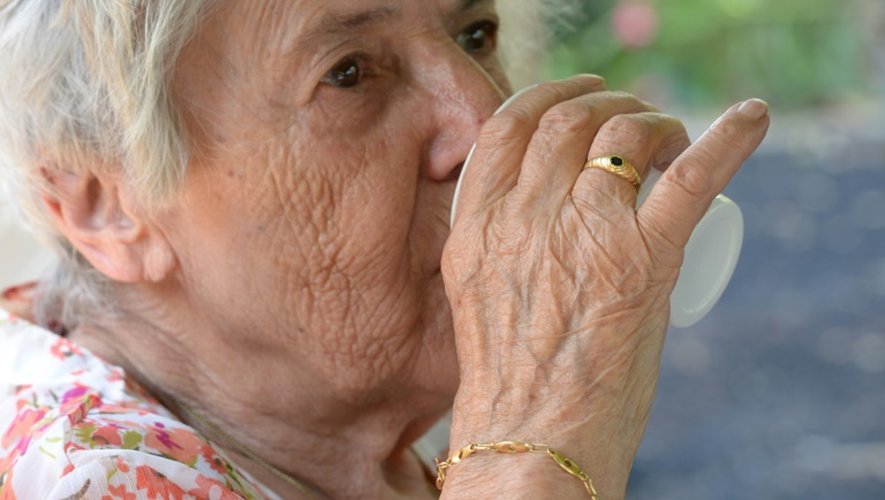 Une pensionnaire d'une maison de retraite à Bordeaux le 30 juin 2015
