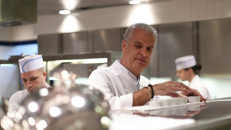 Le Français Eric Ripert, chef et co-propriétaire du restaurant "Le Bernardin" à New York, le 16 mai 2016 dans les cuisines de son établissement