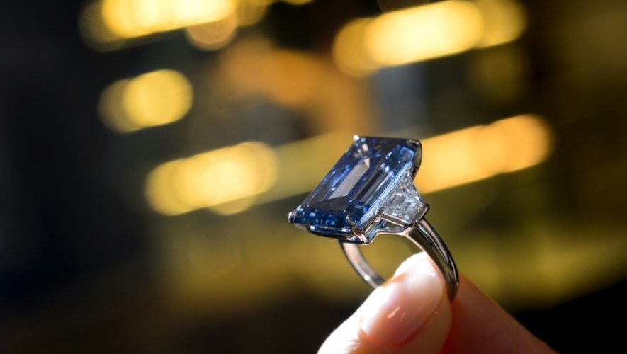 Le diamant bleu Oppenheimer présenté à Genève, le 12 mai 2016