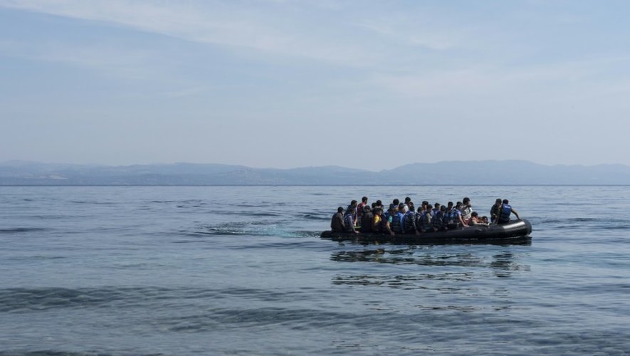 Des réfugiés d'Afghanistan arrivent en bateau sur l'île de Lesbos, en Grèce, le 2 juin 2015
