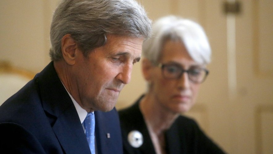 Le secrétaire d'Etat américain John Kerry et la sous-secrétaire d'Etat Wendy Sherman, lors des négociations sur le nucléaire iranien à Vienne le 30 juin 2015