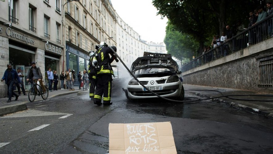 Voiture de police incendiée le 18 mai 2016 à Paris