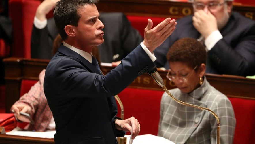 Le Premier ministre Manuel Valls le 18 mai 2016 à l'Assemblée nationale à Paris