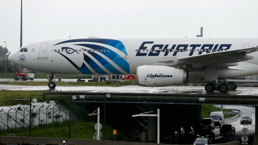 Un Airbus d'Egypt Air le 19 mai 2016 à l'aéroport Charles de Gaulle à Roissy