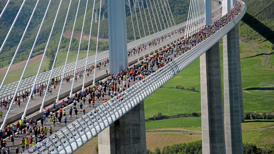 15 000 coureurs ont pris le départ de l'édition 2014 de la course Eiffage du viaduc de Millau.