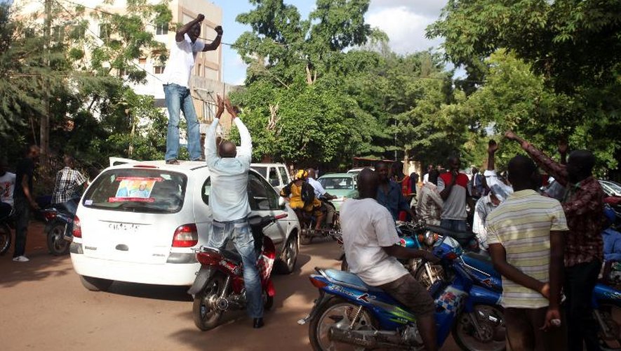 Des partisans d'Ibrahim Boubacar Keïta fêtent les résultats du premier tour de la présidentielle, le 30 juillet 2013 à Bamako