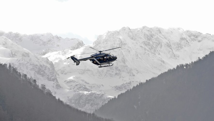 Un hélicoptère de la gendarmerie lors d'un exercice à Bagnères-de-Luchon, le 23 février 2016