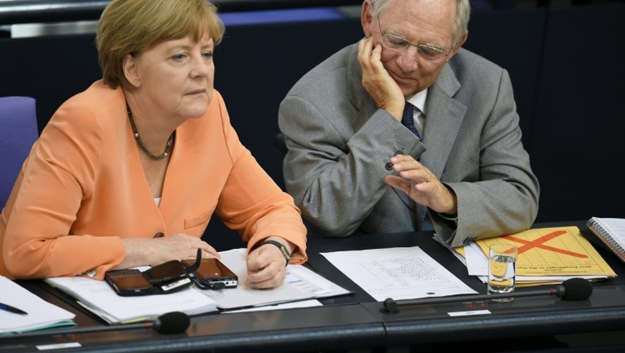 La chancelière Angela Merkel et son ministre des Finances Wolfgang Schaeuble au Bundestag le 1er juillet 2015 à Berlin