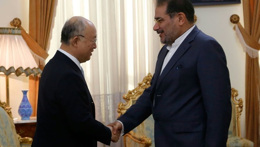 Le chef de AIEA, Yukiya Amano, reçu par le responsable du Conseil de la sécurité nationale,  Ali Shamkhani, le 2 juillet 2015 à Téhéran