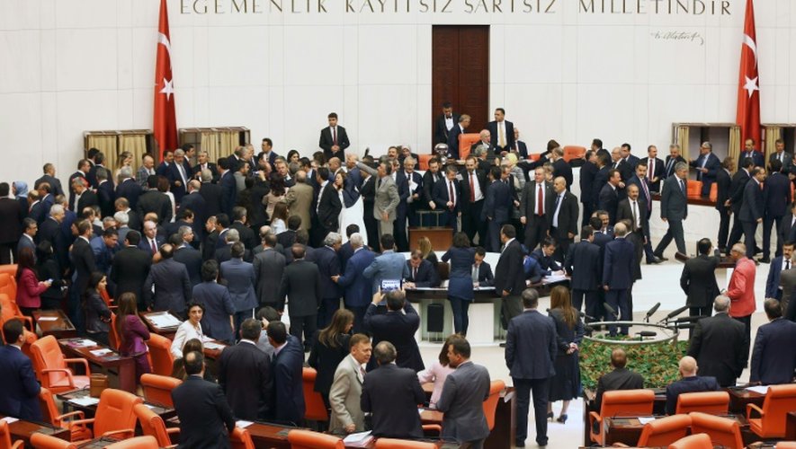 Le Parlement turc le 20 mai 2016 à Ankara lors du vote d'un projet de réforme controversé pour lever l'immunité des députés visés par des procédures judiciaires